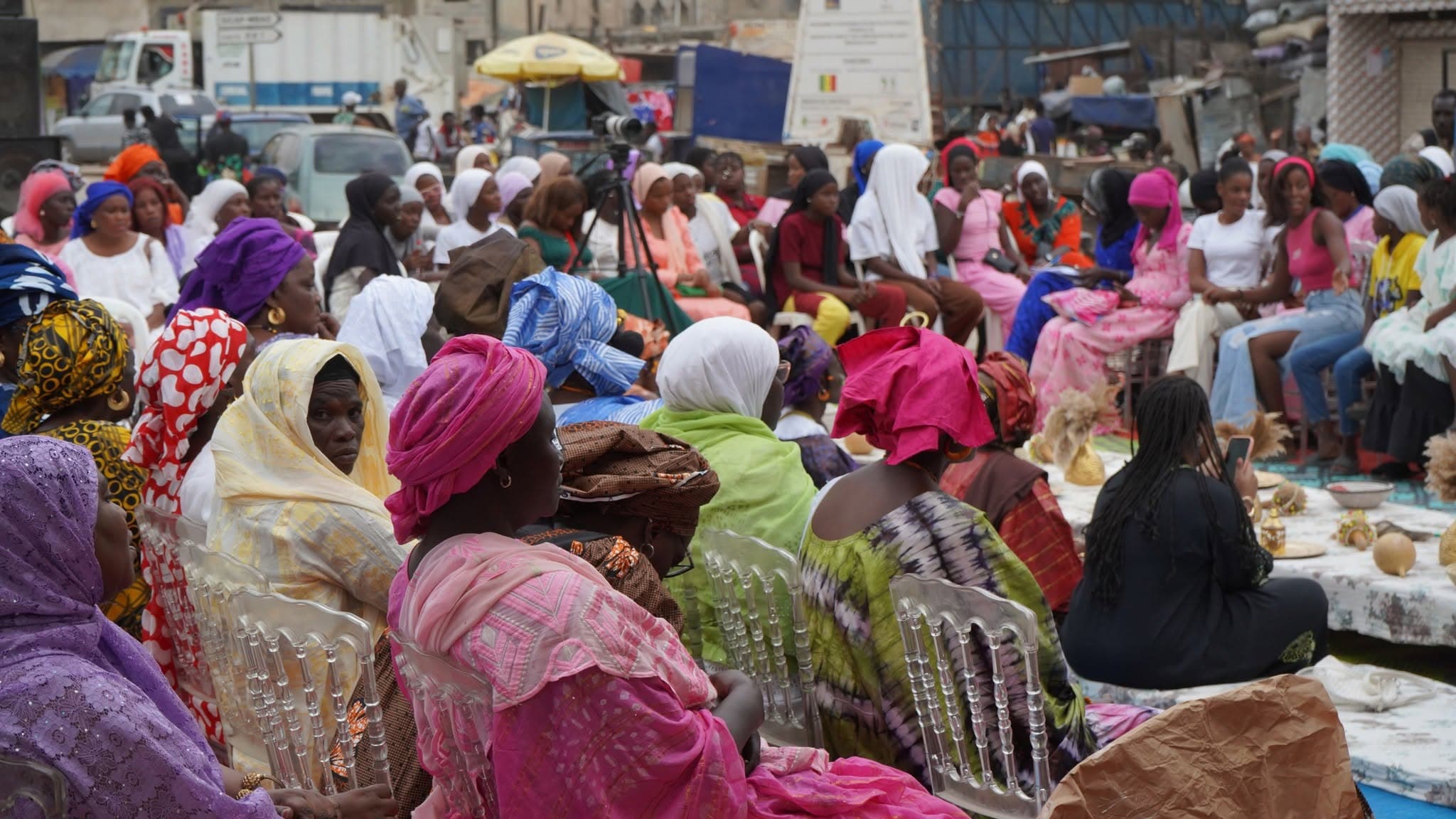 Rassemblement communautaire de femmes lors d'une rencontre de plaidoyer de J-GEN Sénégal