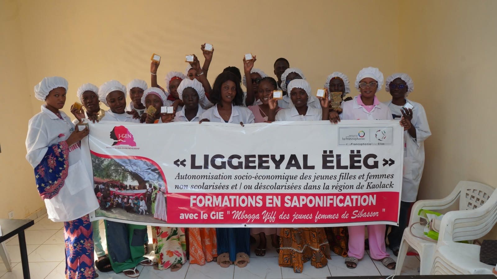 Session de formation professionnelle réunissant des membres d'un GIE de jeunes femmes