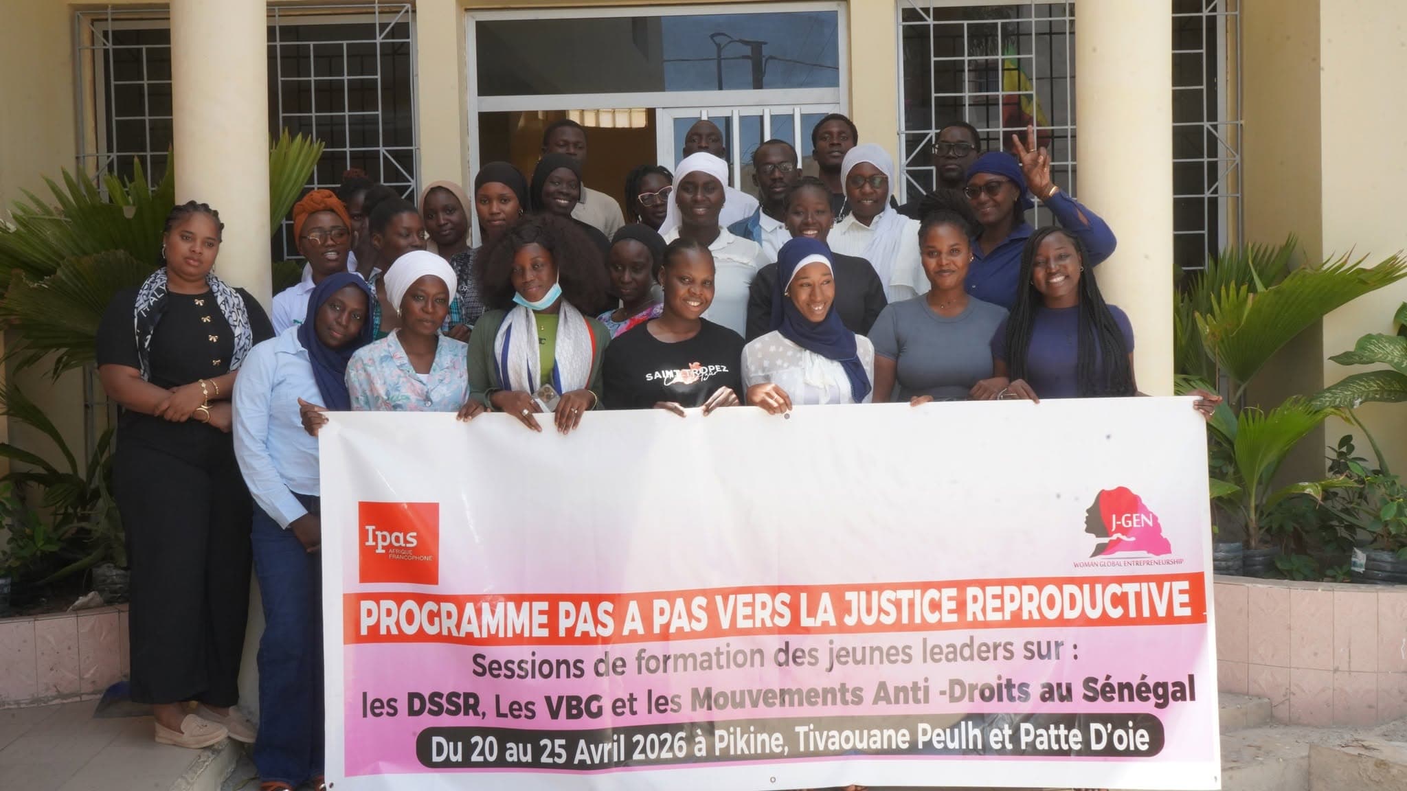 Travaux de groupe lors d'une formation du programme PAS À PAS à Pikine, Tivaouane Peulh et Patte d'Oie