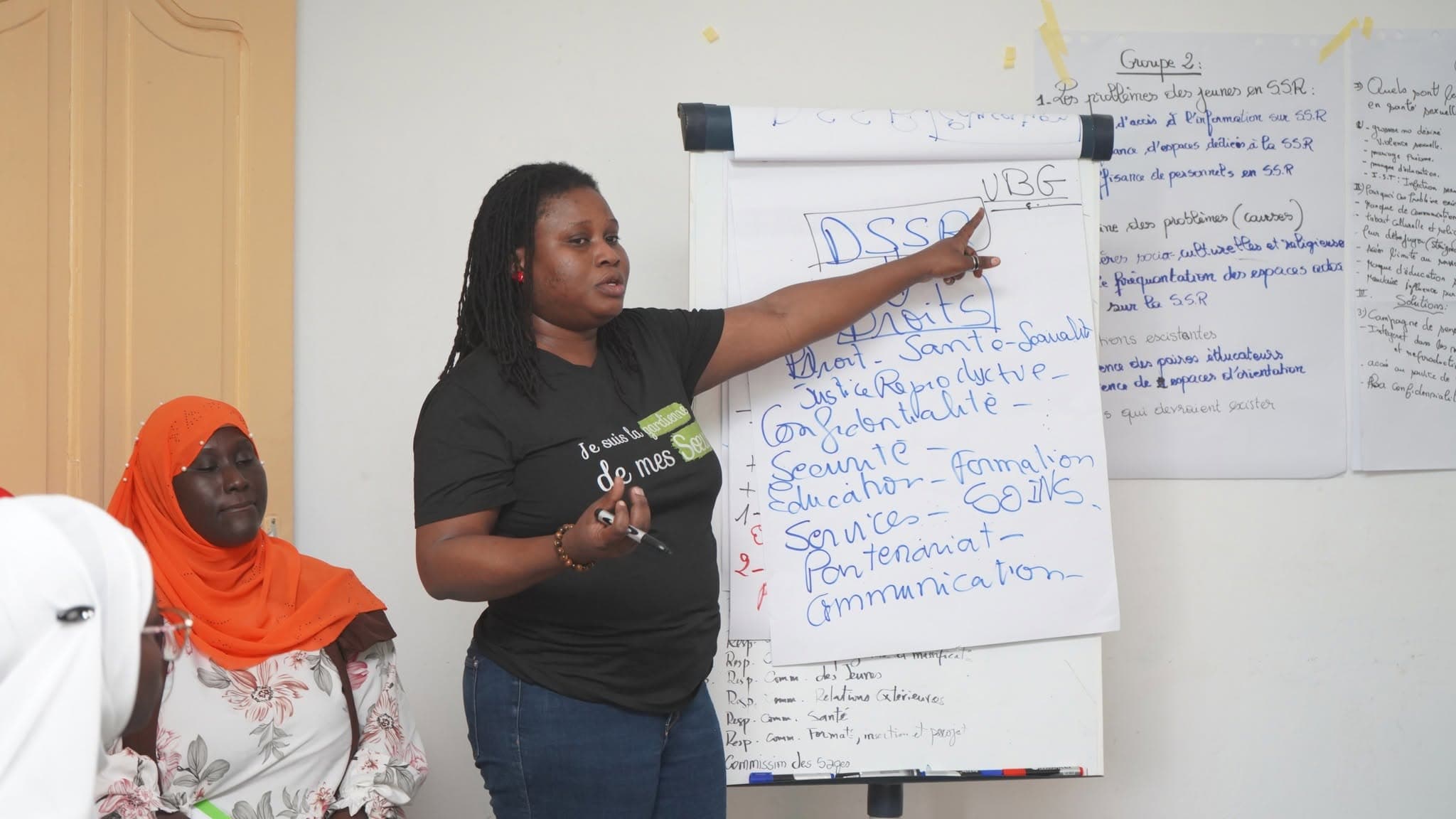 Échanges entre participantes et formatrices lors d'une session du programme PAS À PAS