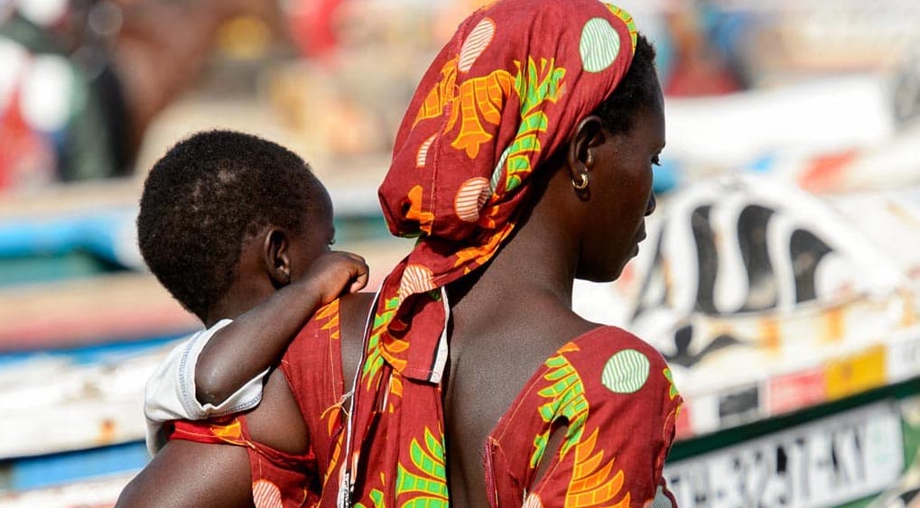 Femmes réunies dans un mouvement de solidarité pour leurs droits